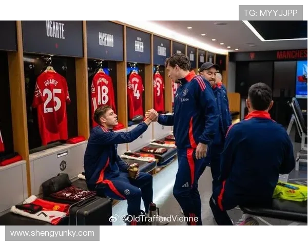 曼联更衣室矛盾再度浮现，持续影响球队战绩稳定性与赛季走势