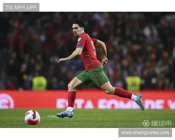 维蒂尼亚在巴黎战术体系中的角色适配与进攻自由度解析